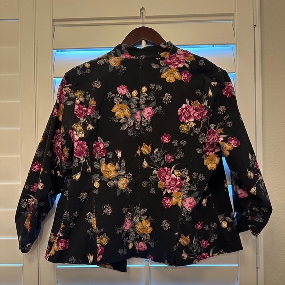 Torrid Black Blazer w/Maroon and Gold Floral Accents. Size 00 - Picture 2 of 4